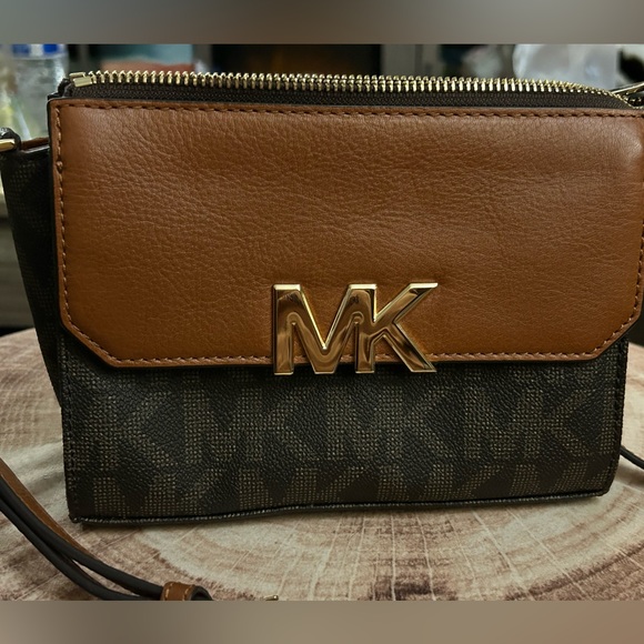 MICHAEL Michael Kors Handbags - Authentic Michael Kors Florence Crossbody Purse. Never Used.
